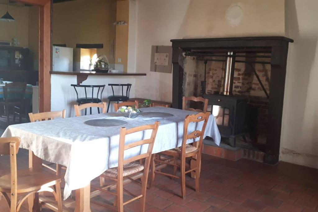 Gite A La Ferme, Avec Animaux, Fromages Et Nature Neuville-les-Decize Exterior photo